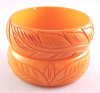 BB411 leaf & scoop carved corn bakelite bangle